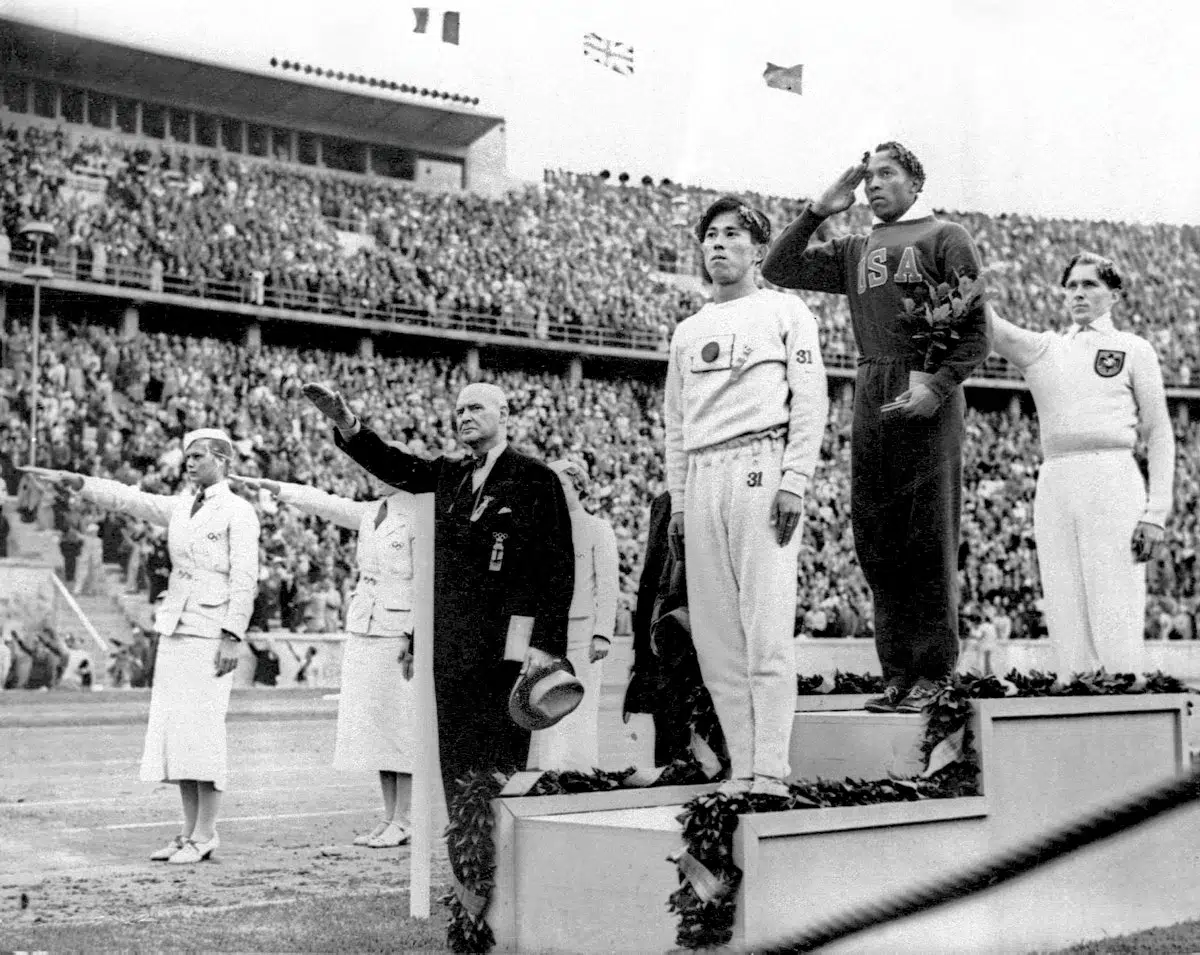 Jesse Owens, le sprinteur qui fit vaciller Hitler