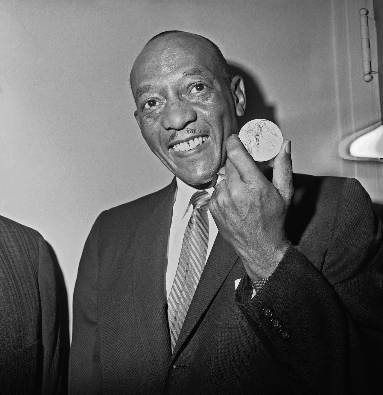 Jesse Owens, le sprinteur qui fit vaciller Hitler