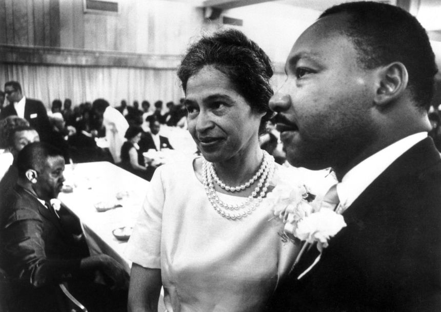 Rosa Parks : Celle qui resta assise pour que l’Histoire se lève