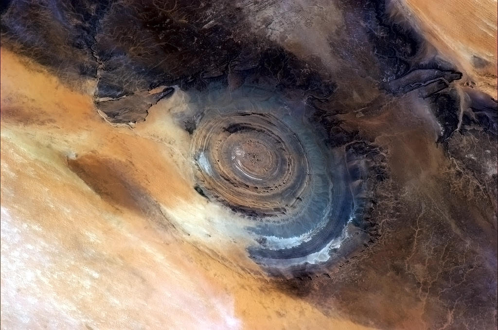 L'incroyable "œil de l'Afrique" au cœur du Sahara