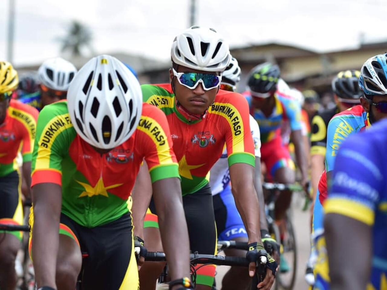 Biniam Girmay, premier coureur Noir à remporter une étape du Tour de France