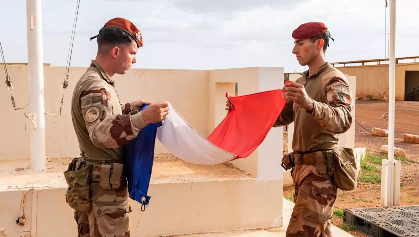 Sénégal : la France met fin à sa présence militaire, une page se tourne à Dakar