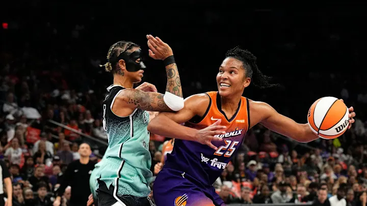 L’arène des demi-finales WNBA 2025 : enjeux et personnalités