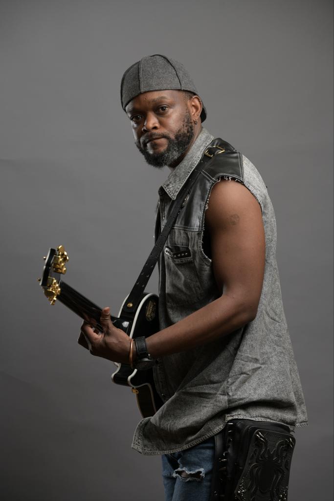 Lindanda : Pytshens Kambilo écrit enfin la guitare de la rumba congolaise